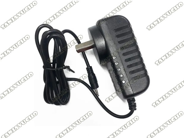 & CARGADOR NETBOOK GOBIERNO 12V / 2A PIN 3.5MM 3157D